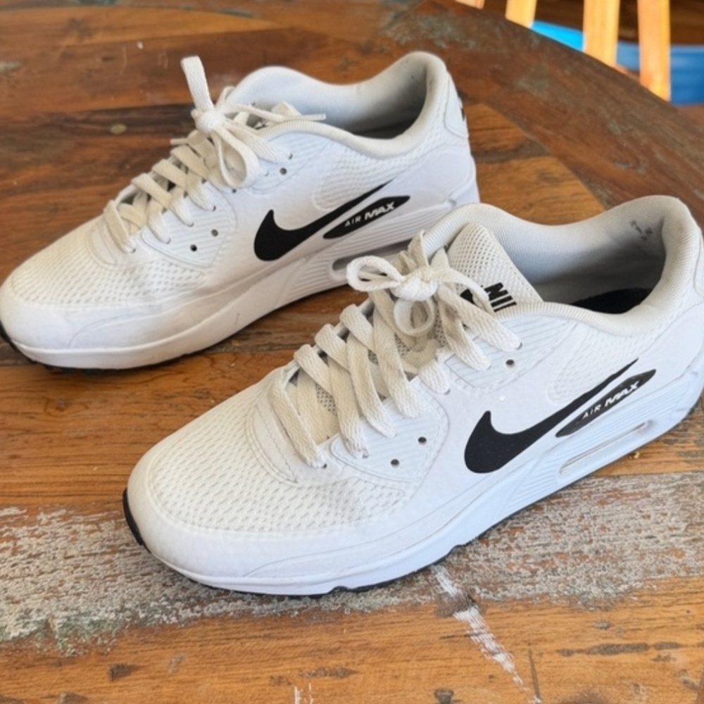 Nike Air Max Mens 7.5 And Fits Woman Size 9